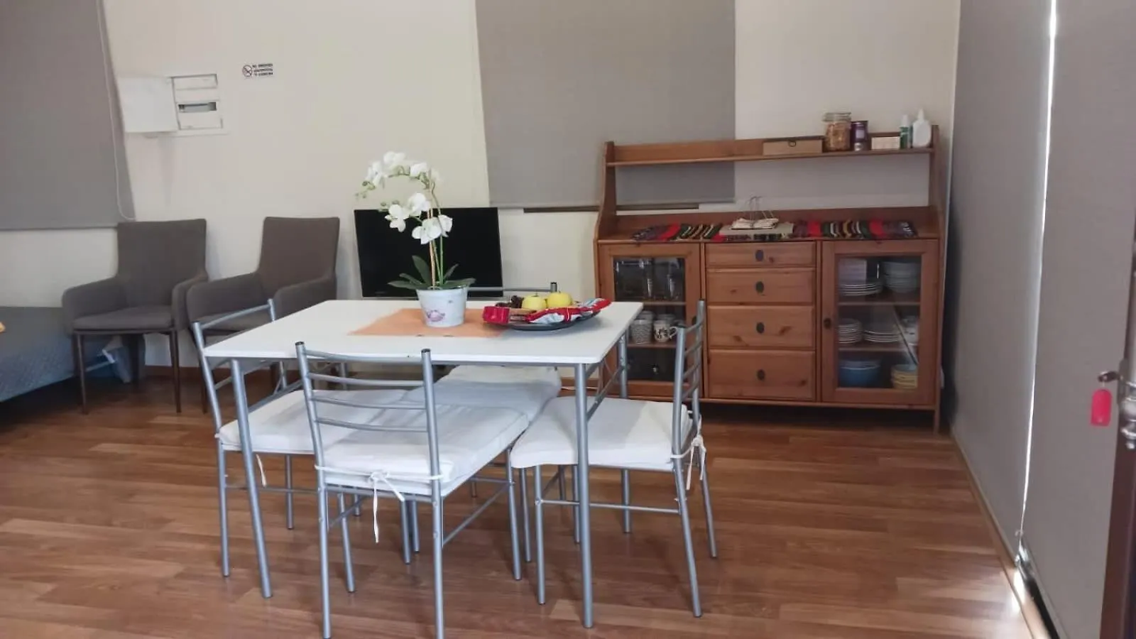 Extremely Comfy Apt With Spacious Private Terrace 10Min Walk To The Beach & In Town Larnaca