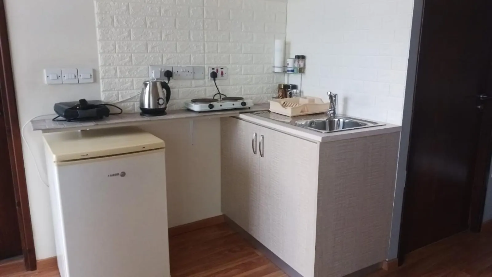 Extremely Comfy Apt With Spacious Private Terrace 10Min Walk To The Beach & In Town Larnaca Holiday home