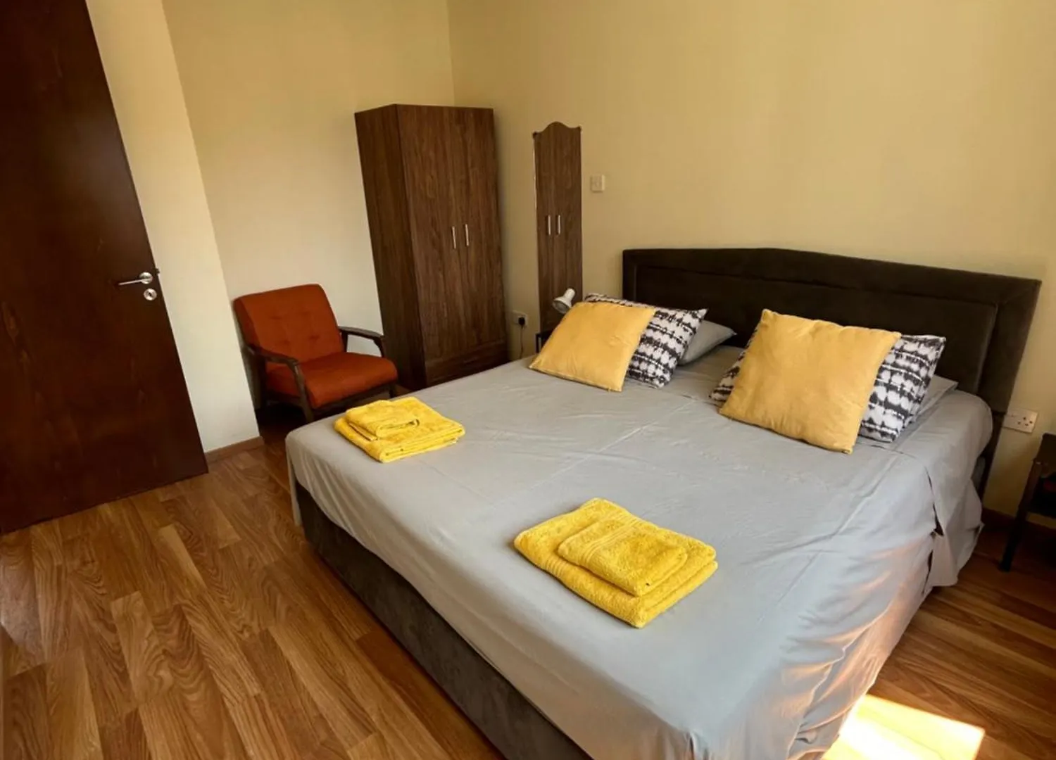 Extremely Comfy Apt With Spacious Private Terrace 10Min Walk To The Beach & In Town Larnaca