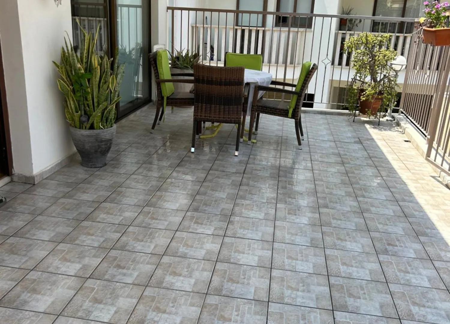 Dom wakacyjny Extremely Comfy Apt With Spacious Private Terrace 10Min Walk To The Beach & In Town Larnaca