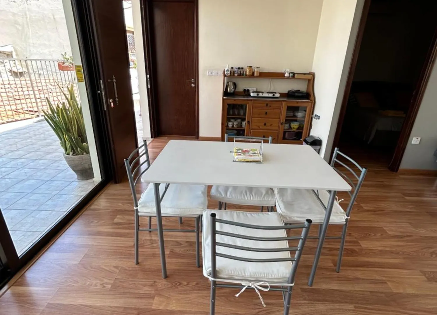 Extremely Comfy Apt With Spacious Private Terrace 10Min Walk To The Beach & In Town Larnaca