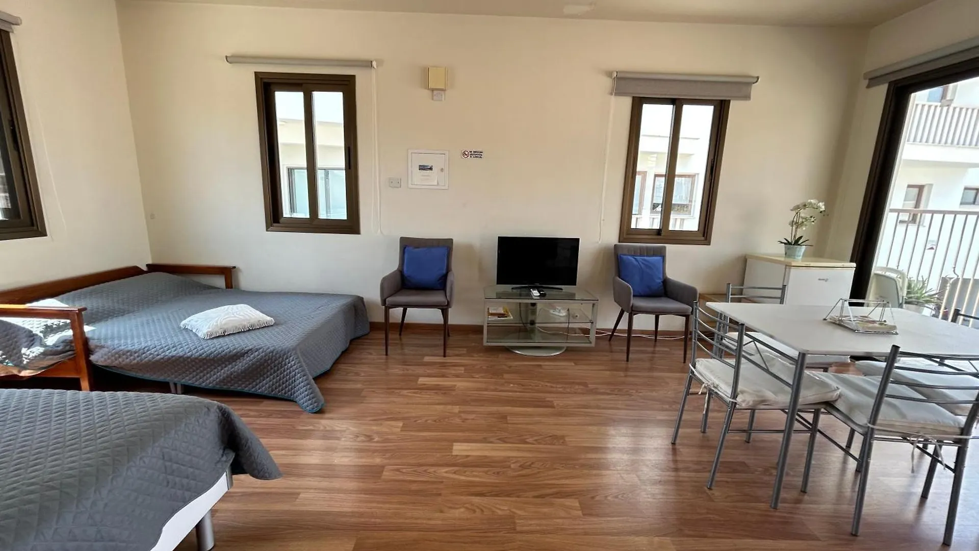 Dom wakacyjny Extremely Comfy Apt With Spacious Private Terrace 10Min Walk To The Beach & In Town Larnaca