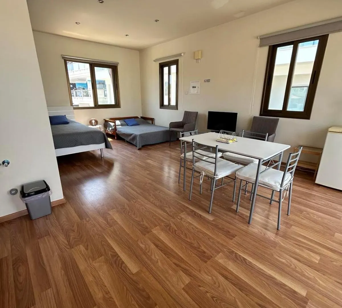 Extremely Comfy Apt With Spacious Private Terrace 10Min Walk To The Beach & In Town Larnaca