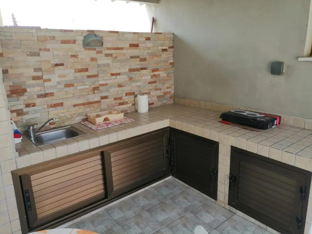 Extremely Comfy Apt With Spacious Private Terrace 10Min Walk To The Beach & In Town Larnaka Ferienhaus
