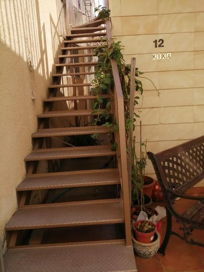 Extremely Comfy Apt With Spacious Private Terrace 10Min Walk To The Beach & In Town Larnaka Zypern