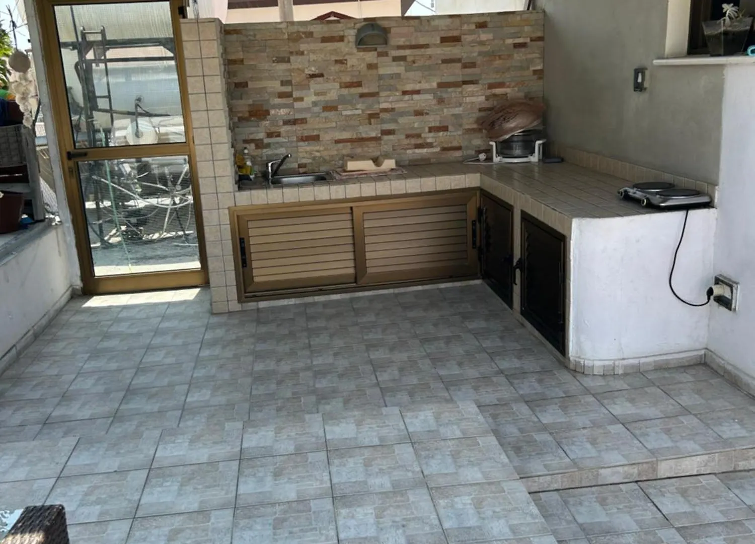 Extremely Comfy Apt With Spacious Private Terrace 10Min Walk To The Beach & In Town Larnaka 0*,  Zypern